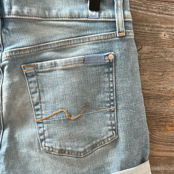 NWT 7 For All Mankind Mid Roll Jean Shorts Light Wash Size 27 - Picture 3 of 14